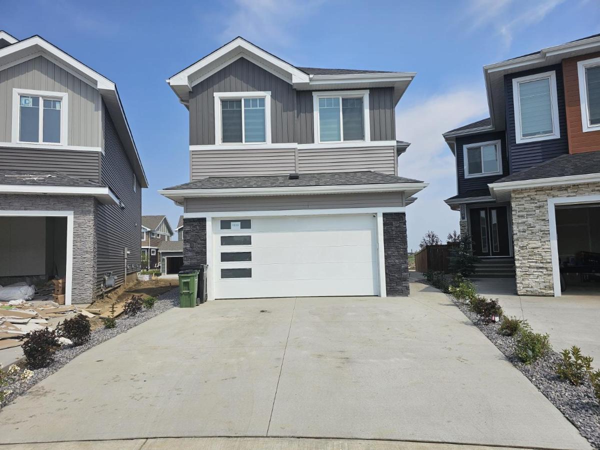 New Built House, Stay In Style Guest Suite, 2Bedroom, 2Bed, 2Bath Edmonton Exterior photo